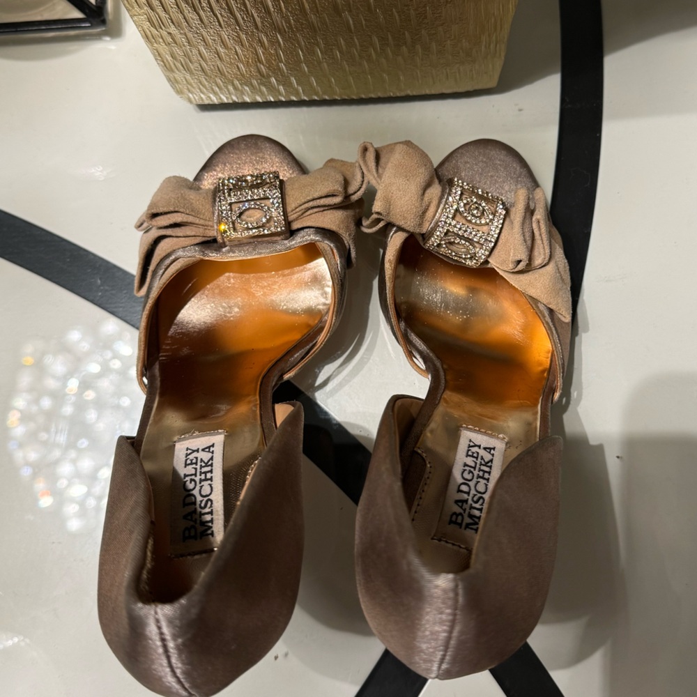 Badgley Mischka Tan Heels with Elegant Design